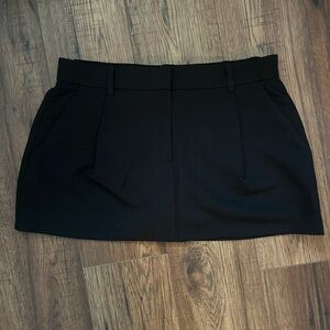 Abercrombie & Fitch Black Mini Skirt new without tags